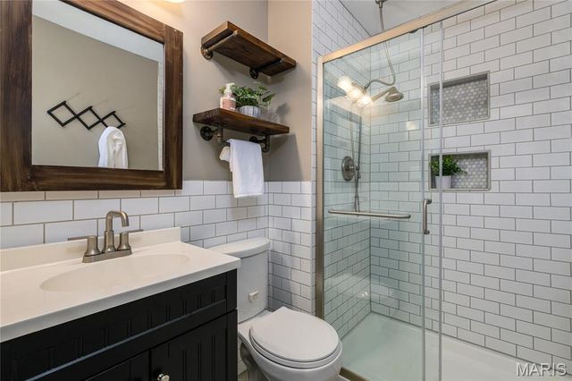 5639 Chalet Manor Court, Oakville, MO 63129