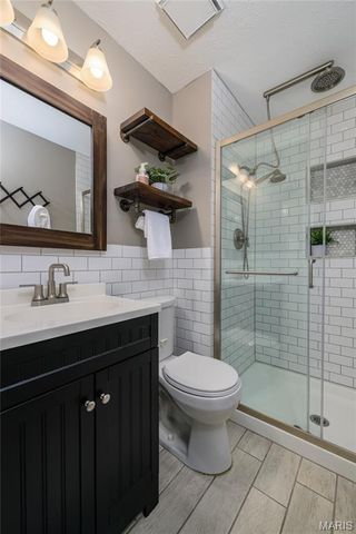 5639 Chalet Manor Court, Oakville, MO 63129