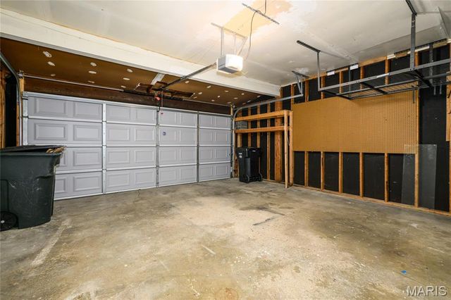 5639 Chalet Manor Court, Oakville, MO 63129