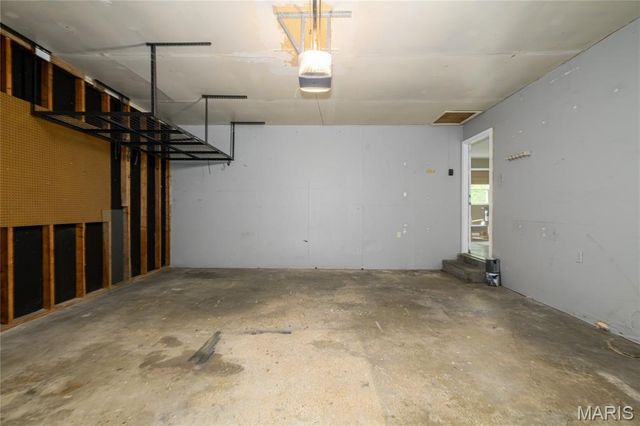 5639 Chalet Manor Court, Oakville, MO 63129