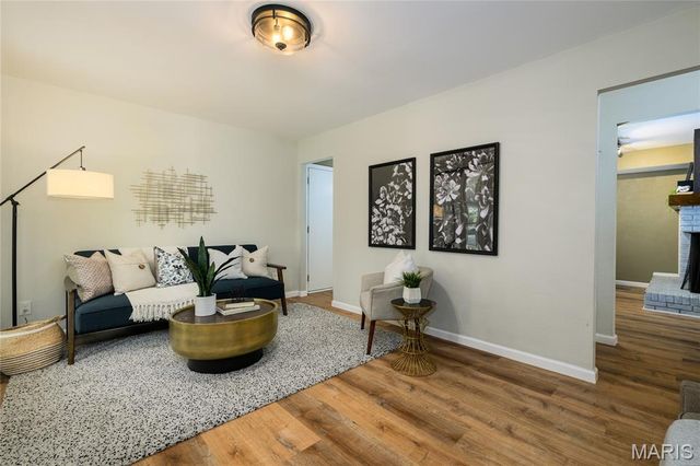 5639 Chalet Manor Court, Oakville, MO 63129