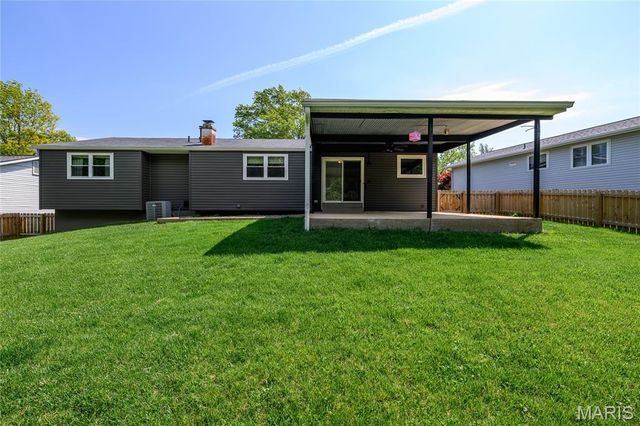 5639 Chalet Manor Court, Oakville, MO 63129