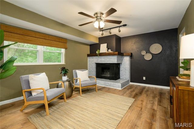5639 Chalet Manor Court, Oakville, MO 63129