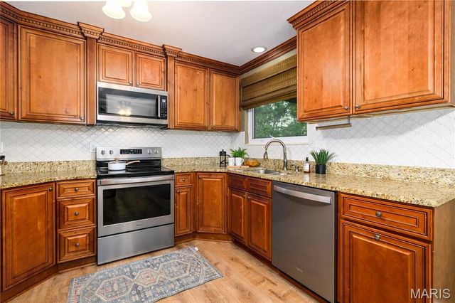5639 Chalet Manor Court, Oakville, MO 63129