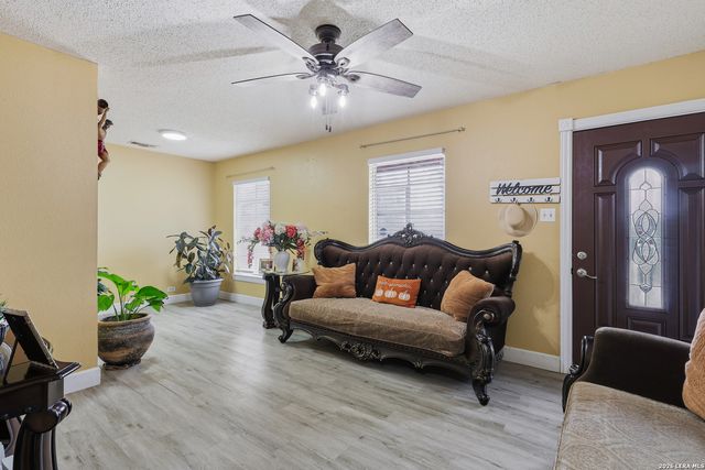 118 Redrock, San Antonio, TX 78213