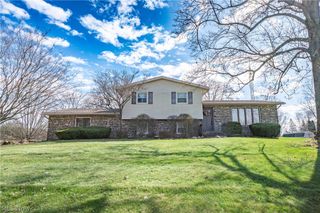 3878 Sprucehaven Street NW, Uniontown, OH 44685