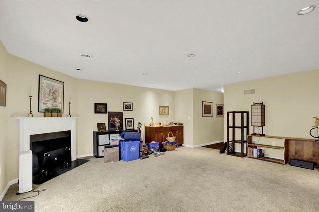 2015-B SOUTHPOINT DR, Hummelstown, PA 17036