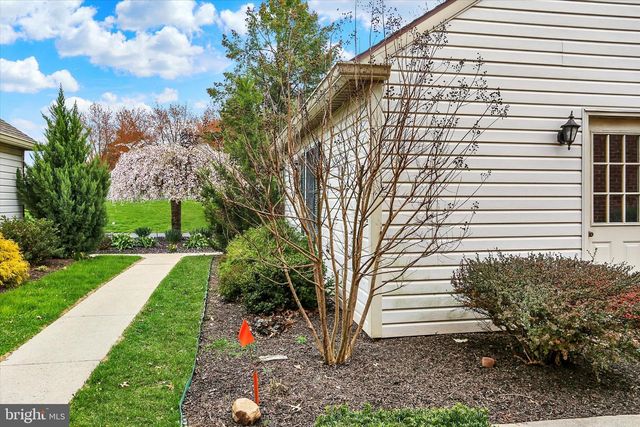 2015-B SOUTHPOINT DR, Hummelstown, PA 17036