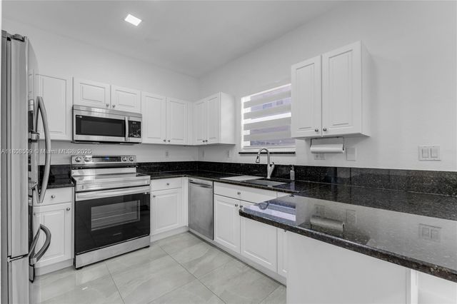 9285 SW 220th Ter, Cutler Bay, FL 33190