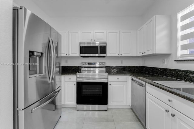 9285 SW 220th Ter, Cutler Bay, FL 33190