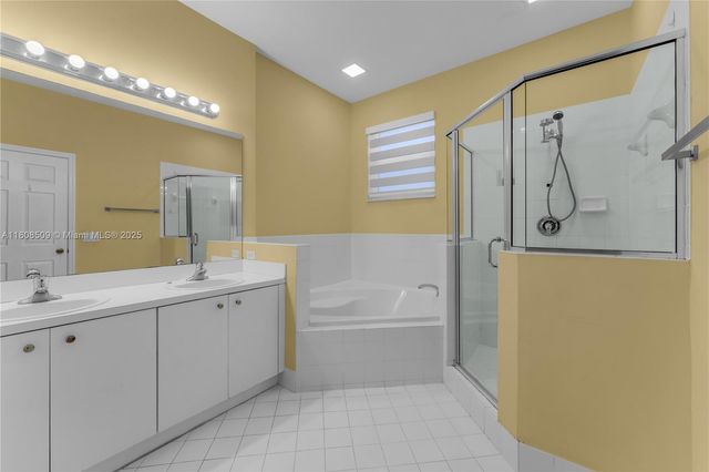 9285 SW 220th Ter, Cutler Bay, FL 33190