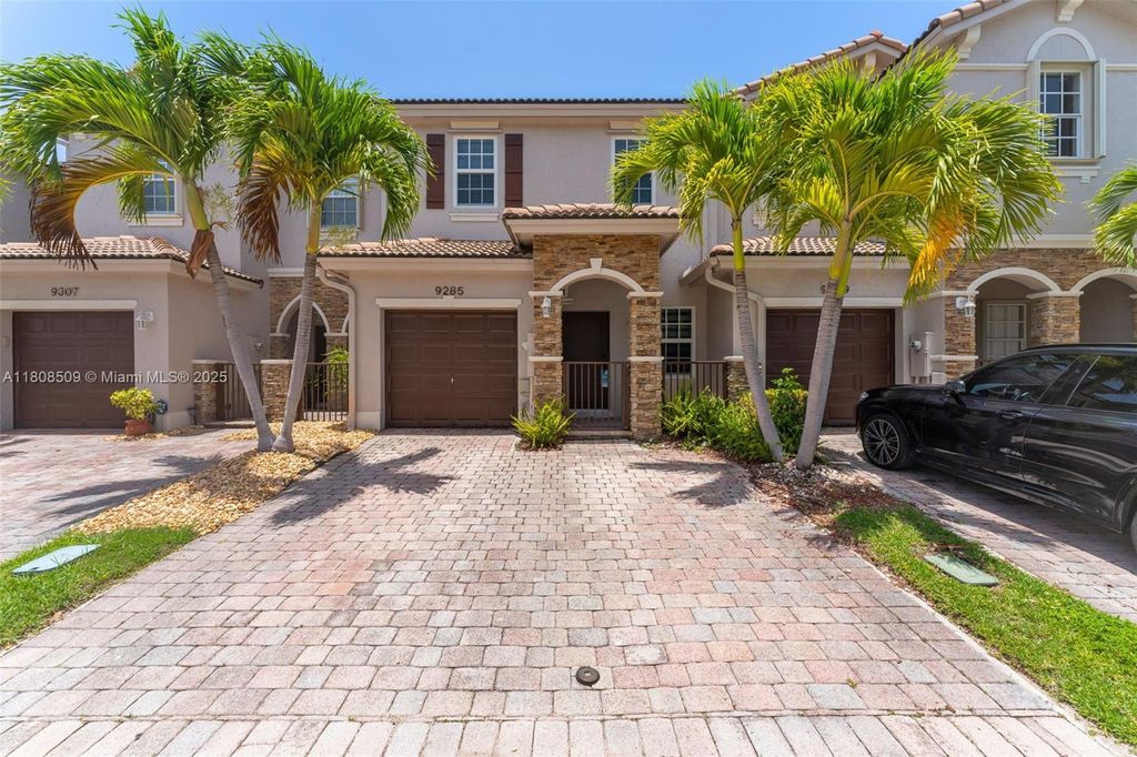 9285 SW 220th Ter, Cutler Bay, FL 33190
