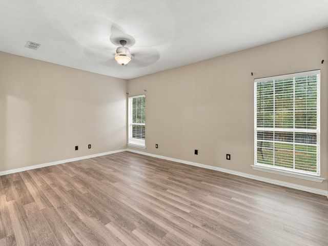 803 N State Street, Decatur, TX 76234