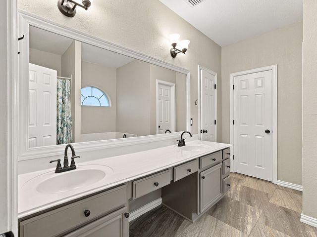 803 N State Street, Decatur, TX 76234