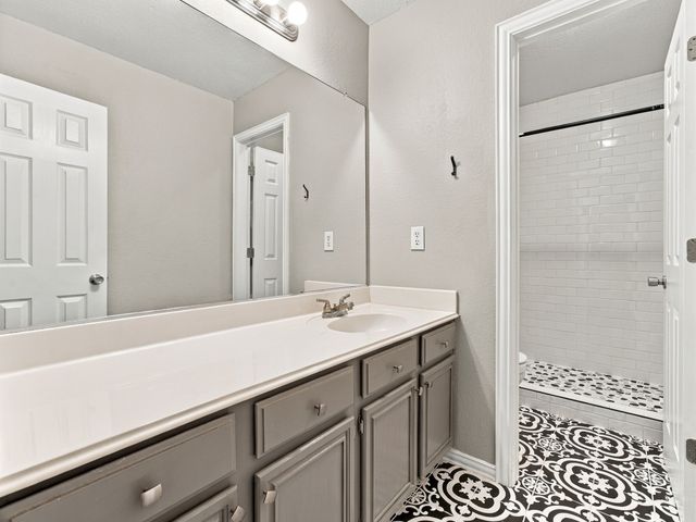 803 N State Street, Decatur, TX 76234