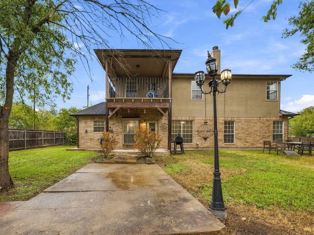 803 N State Street, Decatur, TX 76234