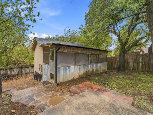 803 N State Street, Decatur, TX 76234