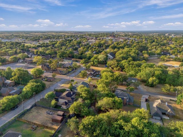 803 N State Street, Decatur, TX 76234