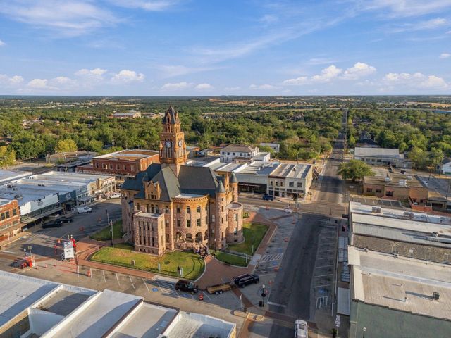 803 N State Street, Decatur, TX 76234