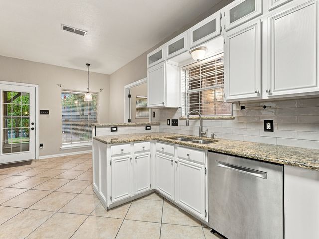 803 N State Street, Decatur, TX 76234