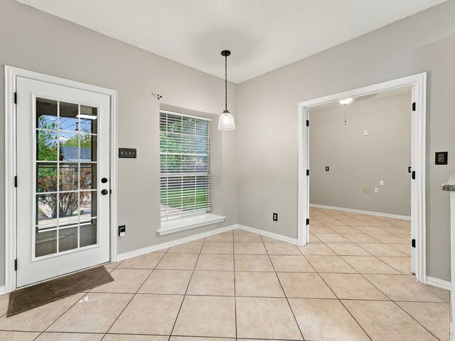 803 N State Street, Decatur, TX 76234