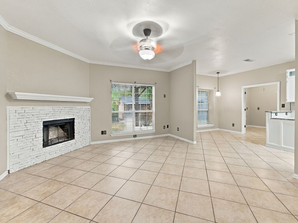 803 N State Street, Decatur, TX 76234 — photo 3