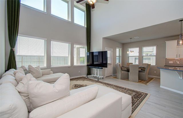 7406 Oakmont Avenue, Mont Belvieu, TX 77523