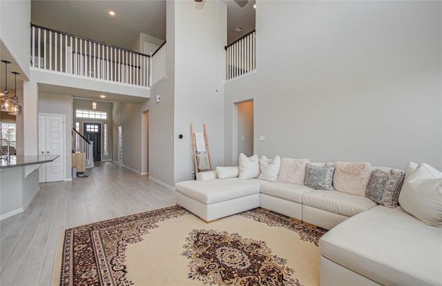 7406 Oakmont Avenue, Mont Belvieu, TX 77523