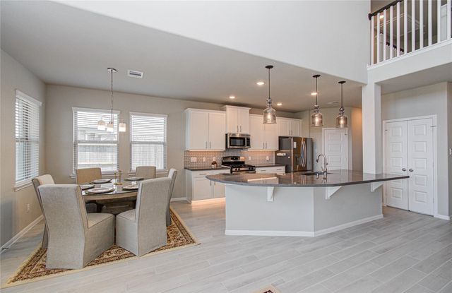 7406 Oakmont Avenue, Mont Belvieu, TX 77523