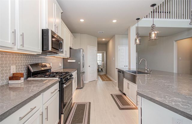 7406 Oakmont Avenue, Mont Belvieu, TX 77523