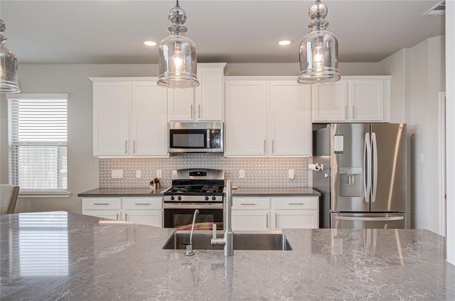 7406 Oakmont Avenue, Mont Belvieu, TX 77523