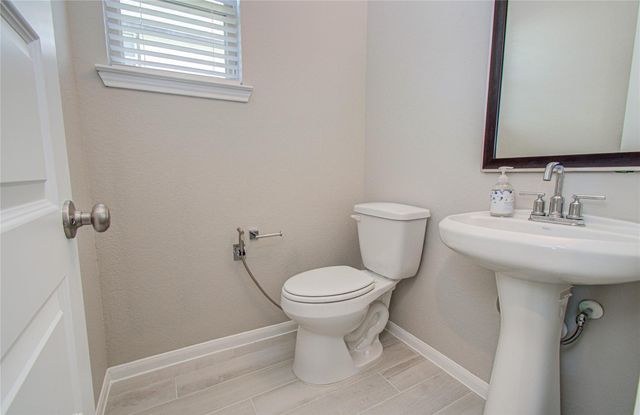 7406 Oakmont Avenue, Mont Belvieu, TX 77523