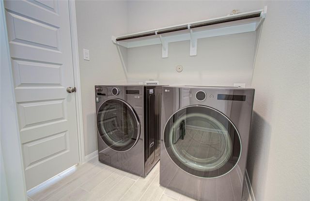 7406 Oakmont Avenue, Mont Belvieu, TX 77523