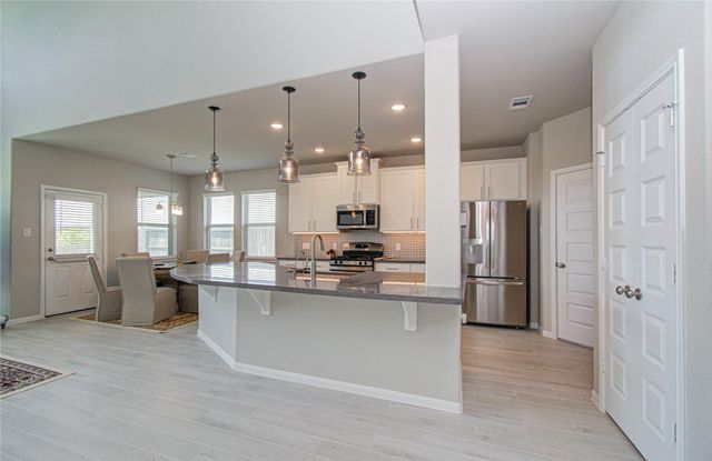 7406 Oakmont Avenue, Mont Belvieu, TX 77523