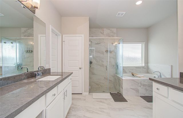 7406 Oakmont Avenue, Mont Belvieu, TX 77523