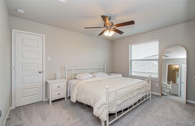 7406 Oakmont Avenue, Mont Belvieu, TX 77523