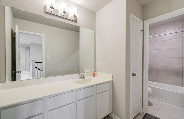 7406 Oakmont Avenue, Mont Belvieu, TX 77523