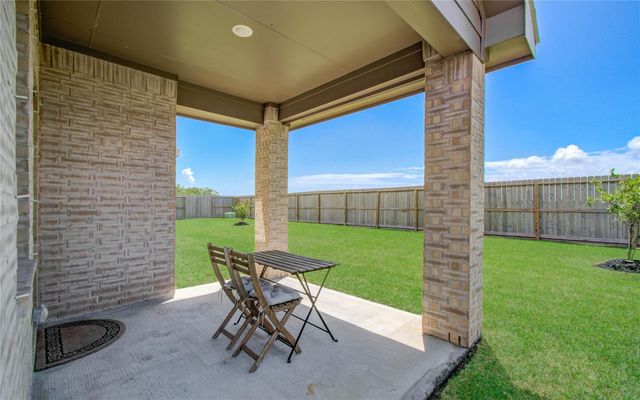 7406 Oakmont Avenue, Mont Belvieu, TX 77523