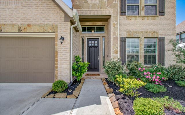 7406 Oakmont Avenue, Mont Belvieu, TX 77523