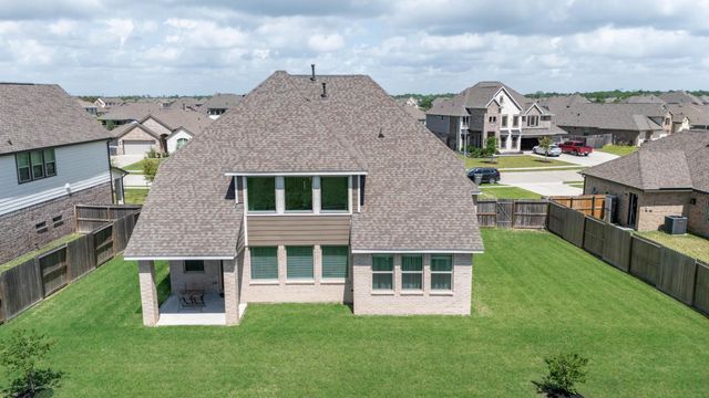 7406 Oakmont Avenue, Mont Belvieu, TX 77523