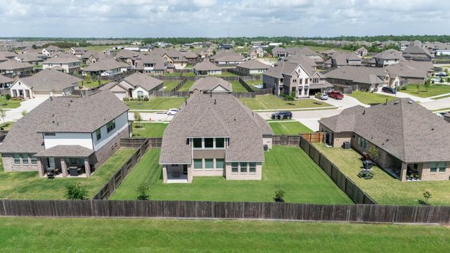 7406 Oakmont Avenue, Mont Belvieu, TX 77523