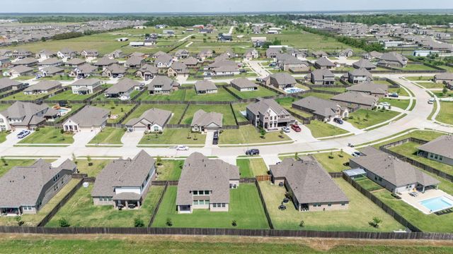 7406 Oakmont Avenue, Mont Belvieu, TX 77523