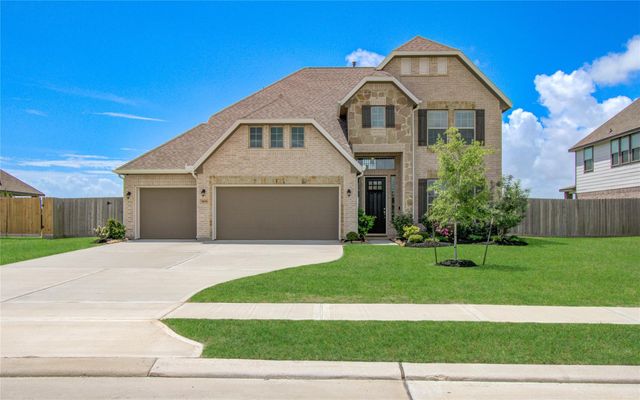 7406 Oakmont Avenue, Mont Belvieu, TX 77523