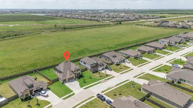 7406 Oakmont Avenue, Mont Belvieu, TX 77523