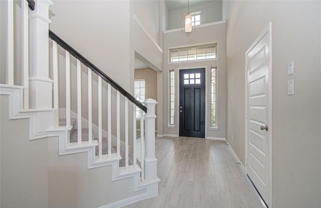 7406 Oakmont Avenue, Mont Belvieu, TX 77523