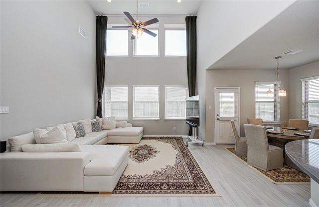 7406 Oakmont Avenue, Mont Belvieu, TX 77523