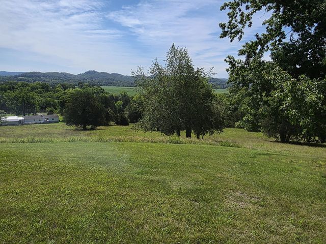 4 Lewis James Ln, Riddleton, TN 37151