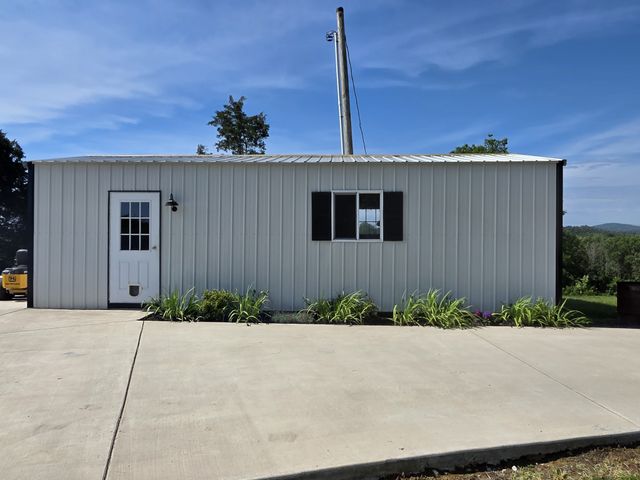 4 Lewis James Ln, Riddleton, TN 37151