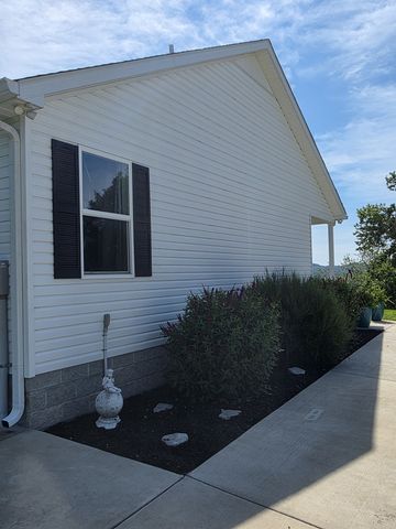 4 Lewis James Ln, Riddleton, TN 37151