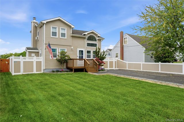 24 Peters Drive, Shirley, NY 11967